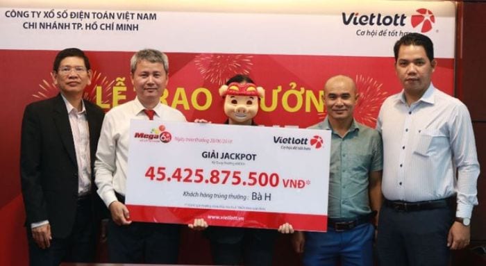 Nằm mơ thấy trúng số Vietlott là điềm báo bạn sẽ nhận được một lời mời đi chơi xa